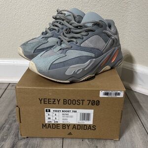 Yeezy Boost 700: Inertia